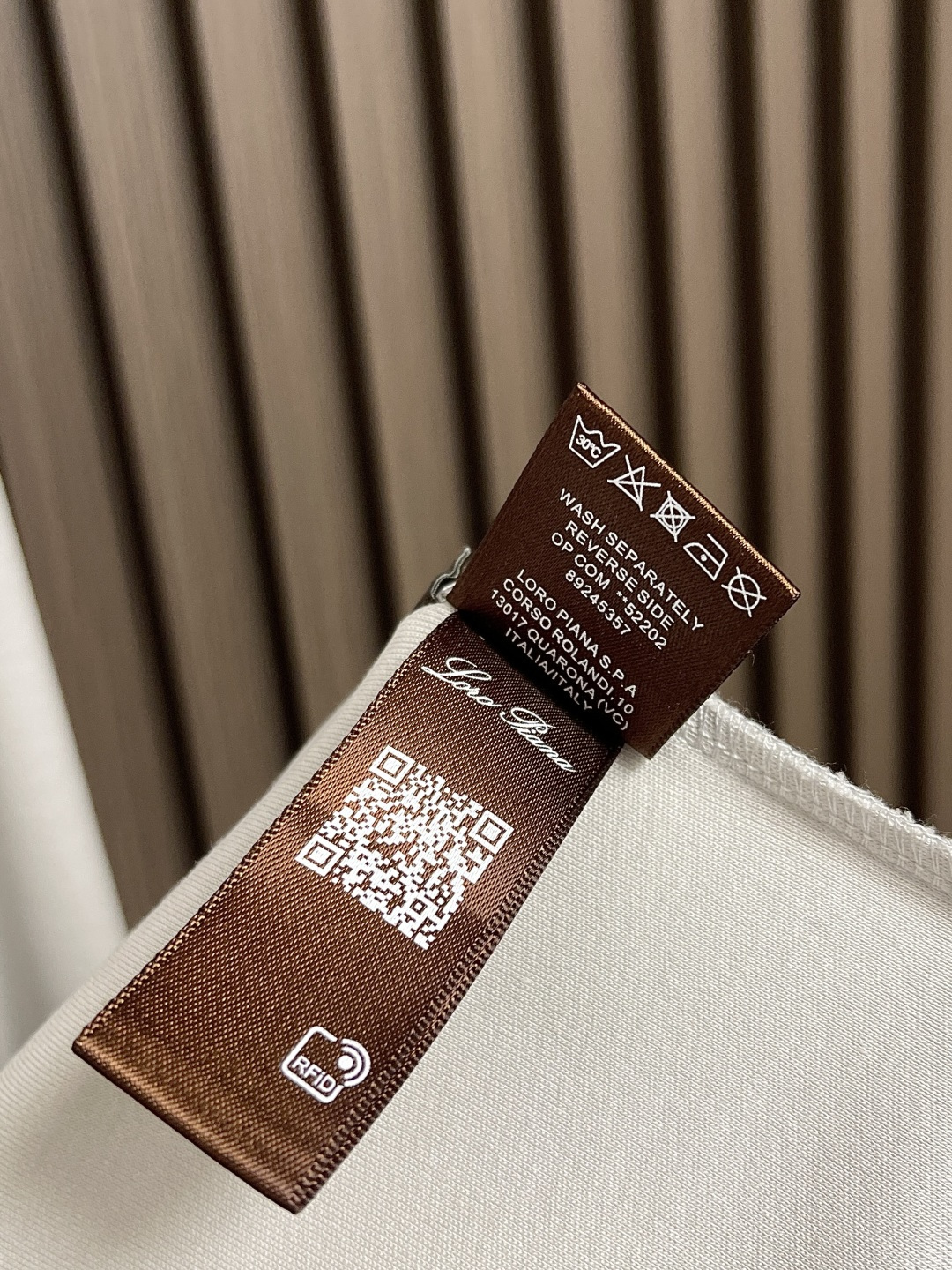 🛒🛒lP🆕 LoroPiana 2025ss秋冬新款长袖T恤打底衫，全品相！工艺采用胸前logo 刺绣设