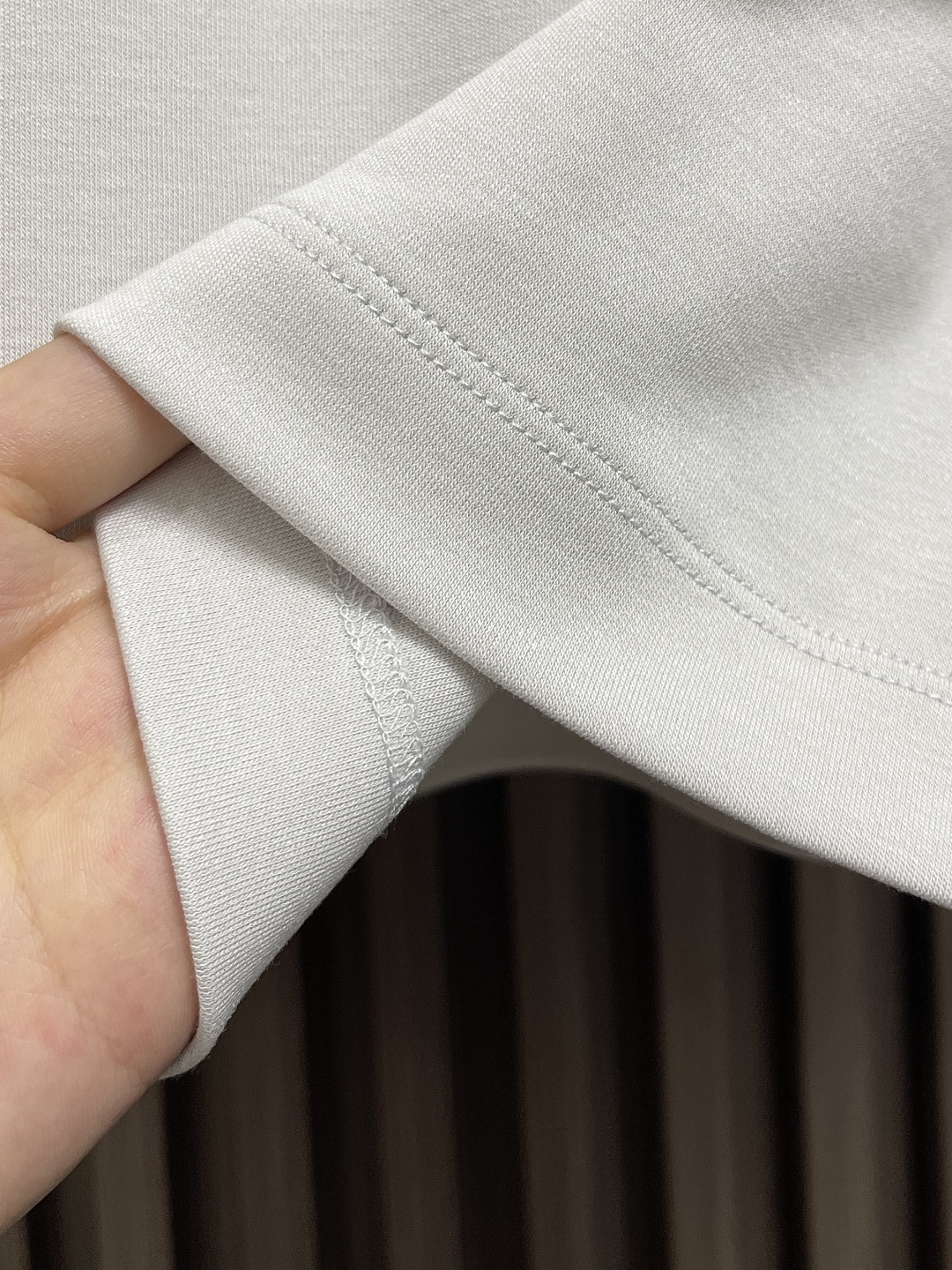 🛒🛒lP🆕 LoroPiana 2025ss秋冬新款长袖T恤打底衫，全品相！工艺采用胸前logo 刺绣设