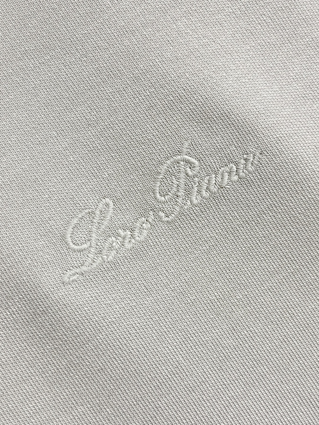 🛒🛒lP🆕 LoroPiana 2025ss秋冬新款长袖T恤打底衫，全品相！工艺采用胸前logo 刺绣设