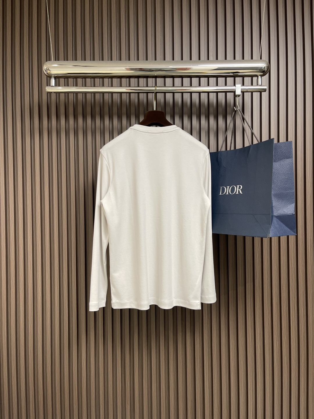 🛒🛒lP🆕 LoroPiana 2025ss秋冬新款长袖T恤打底衫，全品相！工艺采用胸前logo 刺绣设