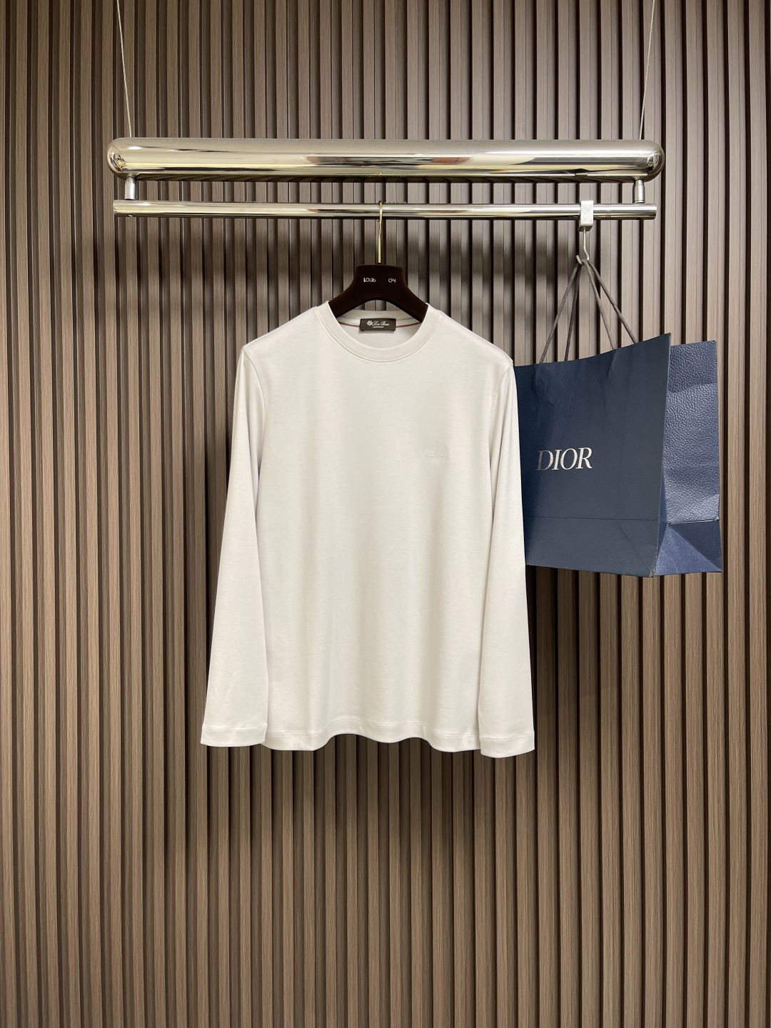 🛒🛒lP🆕 LoroPiana 2025ss秋冬新款长袖T恤打底衫，全品相！工艺采用胸前logo 刺绣设