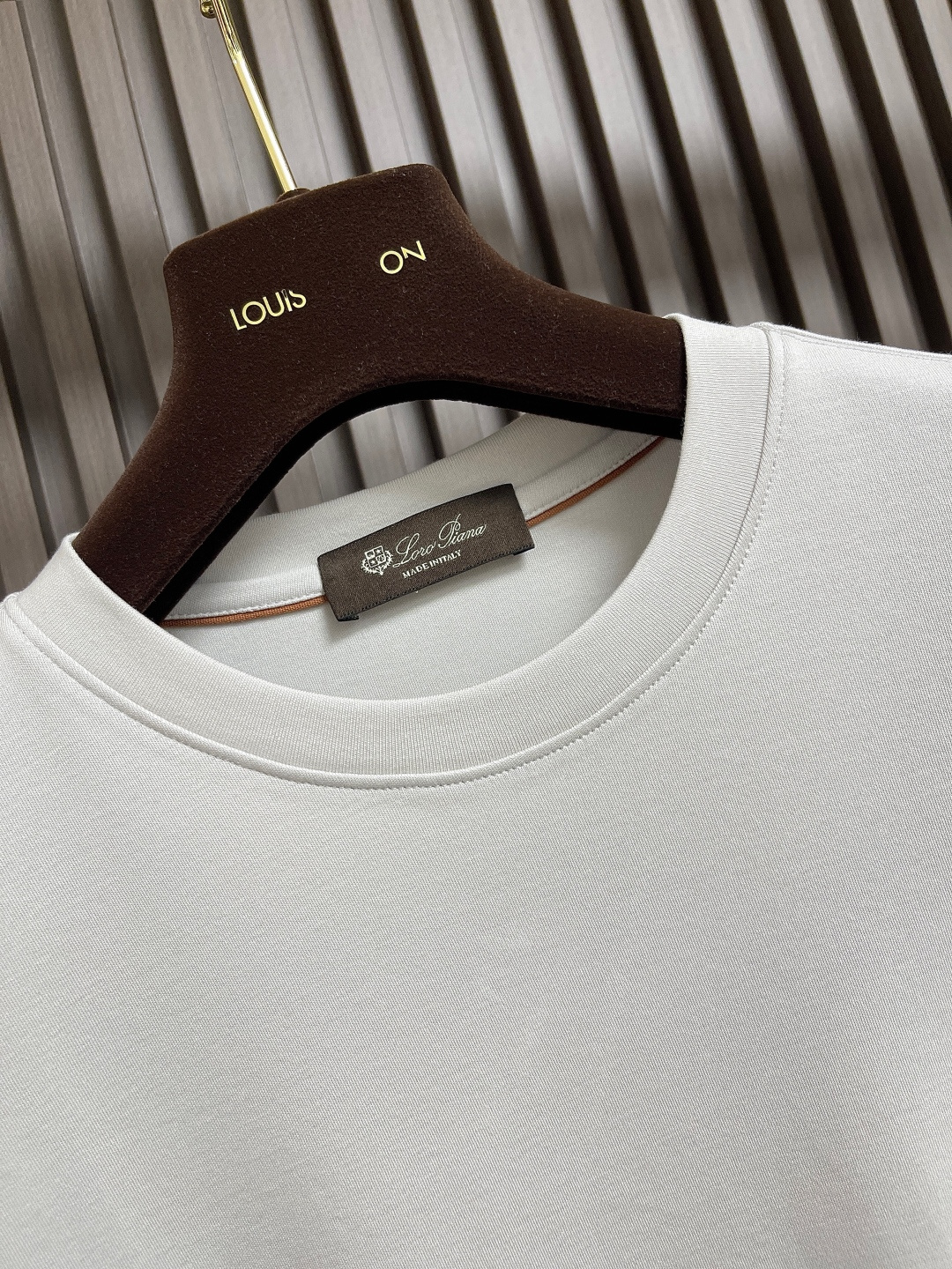 🛒🛒lP🆕 LoroPiana 2025ss秋冬新款长袖T恤打底衫，全品相！工艺采用胸前logo 刺绣设