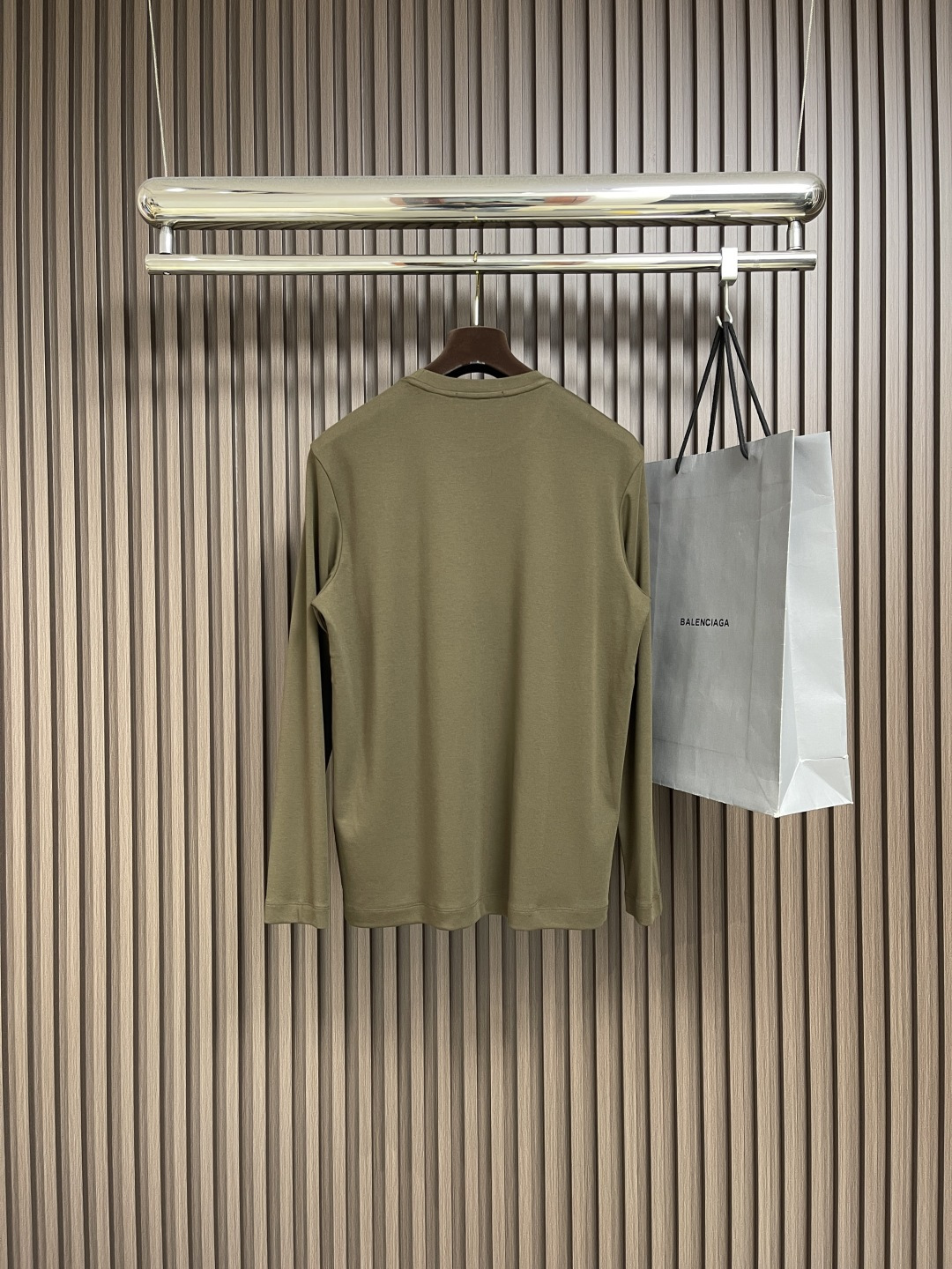 🛒🛒lP🆕 LoroPiana 2025ss秋冬新款长袖T恤打底衫，全品相！工艺采用胸前logo 刺绣设