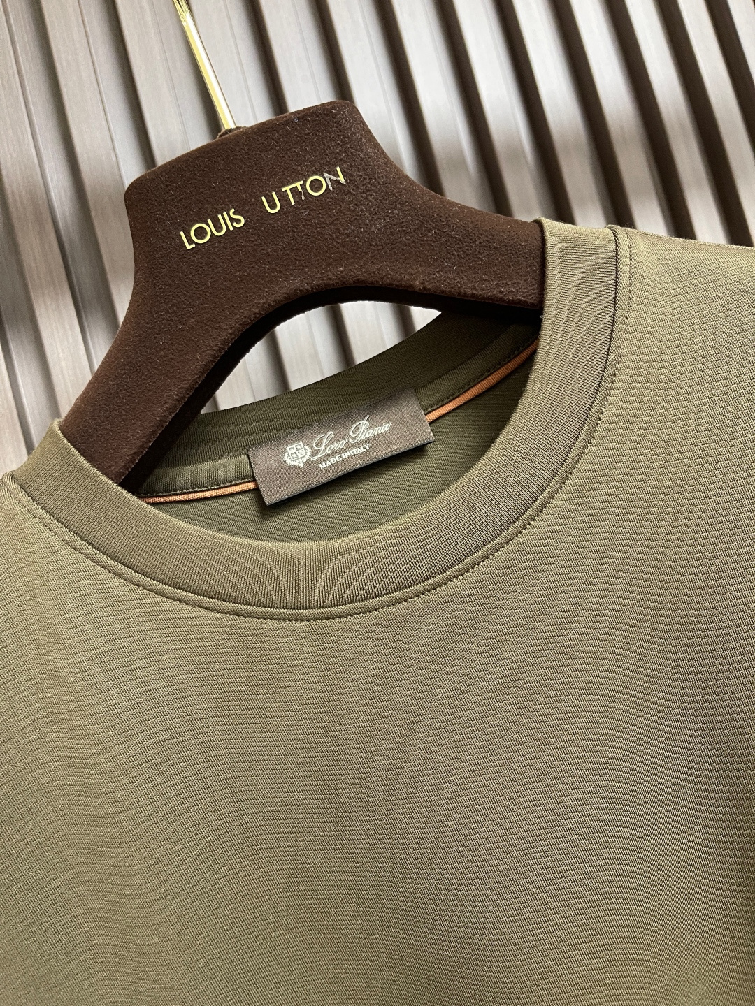 🛒🛒lP🆕 LoroPiana 2025ss秋冬新款长袖T恤打底衫，全品相！工艺采用胸前logo 刺绣设