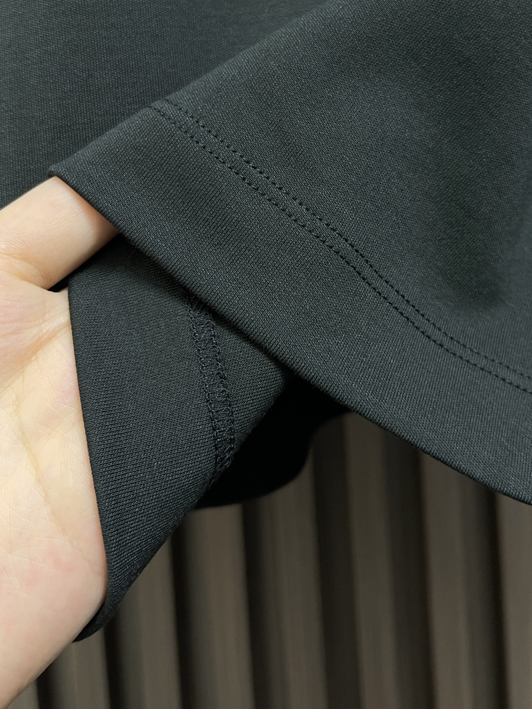 🛒🛒lP🆕 LoroPiana 2025ss秋冬新款长袖T恤打底衫，全品相！工艺采用胸前logo 刺绣设