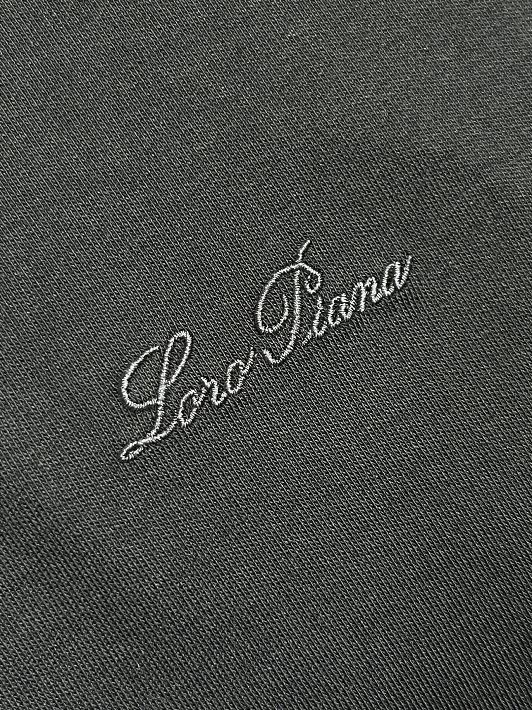 🛒🛒lP🆕 LoroPiana 2025ss秋冬新款长袖T恤打底衫，全品相！工艺采用胸前logo 刺绣设
