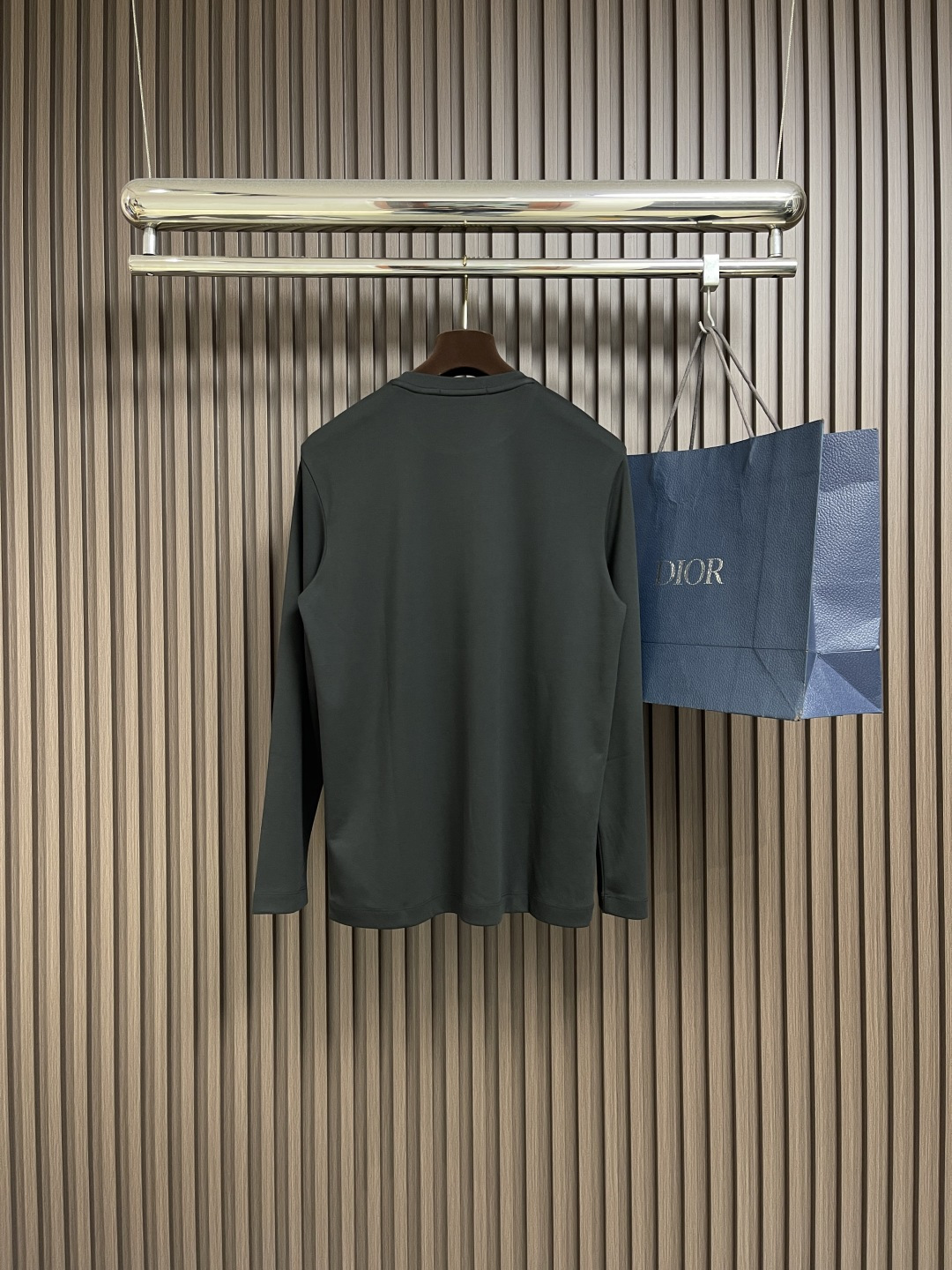 🛒🛒lP🆕 LoroPiana 2025ss秋冬新款长袖T恤打底衫，全品相！工艺采用胸前logo 刺绣设