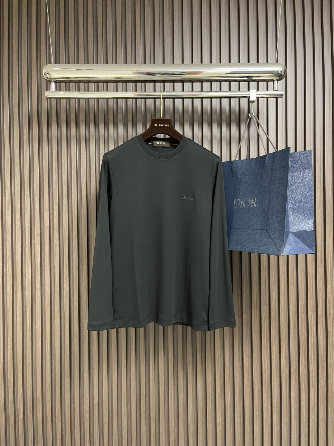 🛒🛒lP🆕 LoroPiana 2025ss秋冬新款长袖T恤打底衫，全品相！工艺采用胸前logo 刺绣设