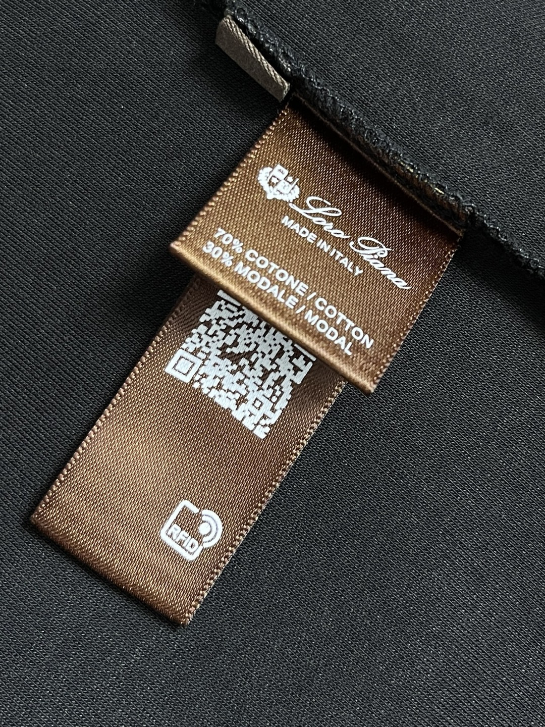 🛒🛒lP🆕 LoroPiana 2025ss秋冬新款长袖T恤打底衫，全品相！工艺采用胸前logo 刺绣设
