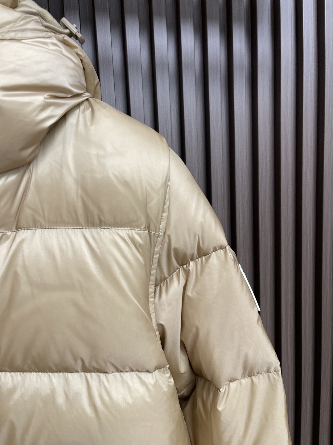 🛒🛒Burberry 可拆式衣袖连帽羽绒服，复古格纹内衬的高领与连帽 可拆袖变马甲造型 上身效果超级棒 