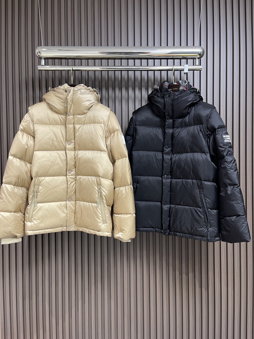 🛒🛒Burberry 可拆式衣袖连帽羽绒服，复古格纹内衬的高领与连帽 可拆袖变马甲造型 上身效果超级棒 