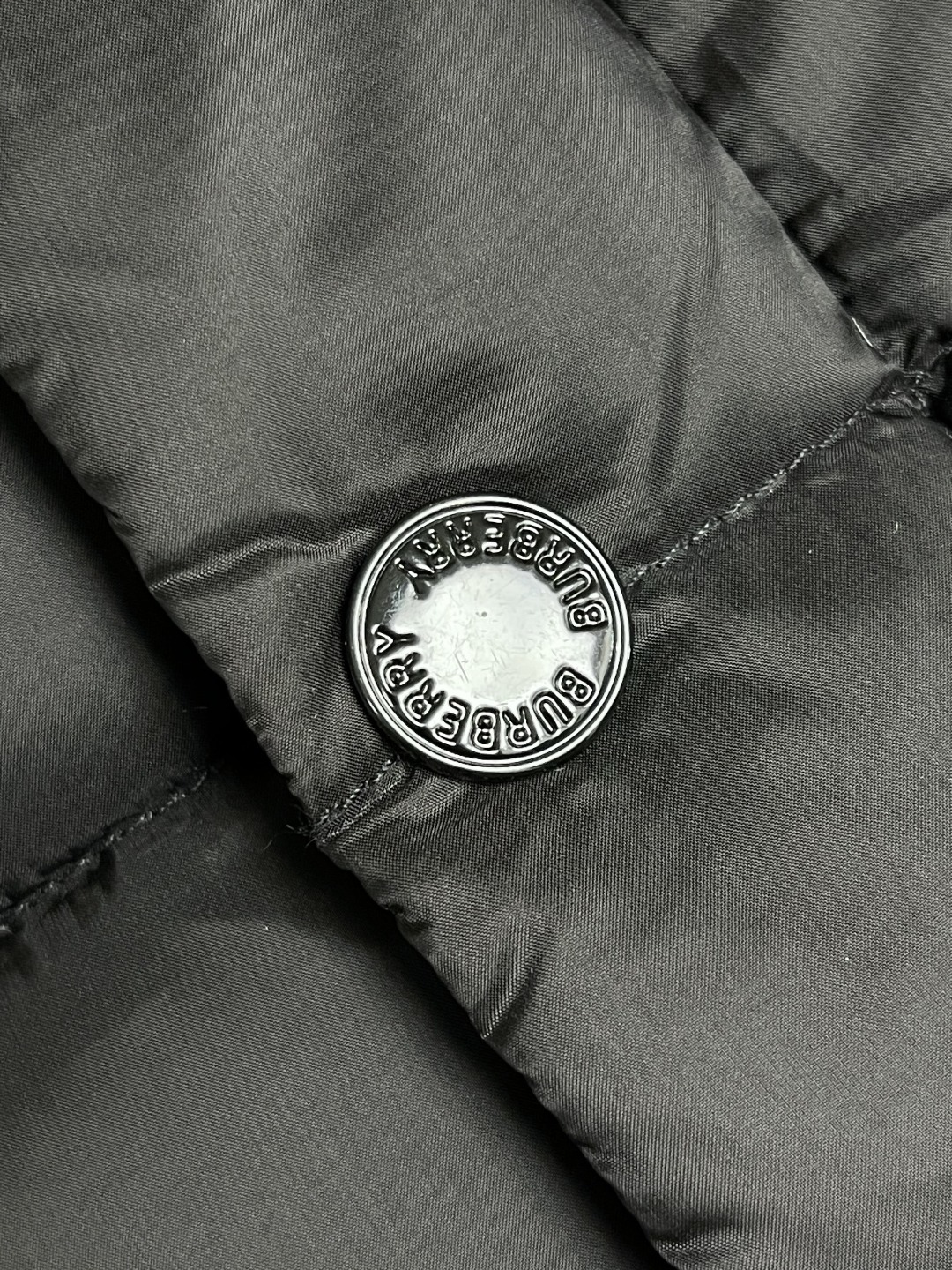 🛒🛒Burberry 可拆式衣袖连帽羽绒服，复古格纹内衬的高领与连帽 可拆袖变马甲造型 上身效果超级棒 