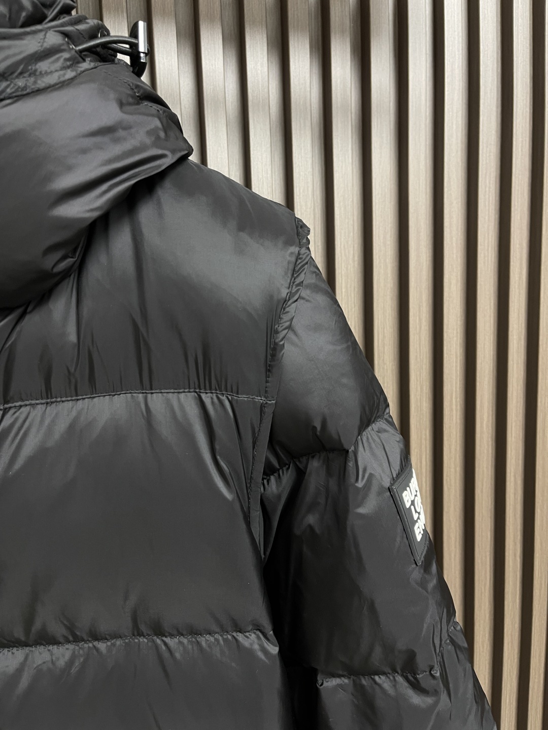 🛒🛒Burberry 可拆式衣袖连帽羽绒服，复古格纹内衬的高领与连帽 可拆袖变马甲造型 上身效果超级棒 