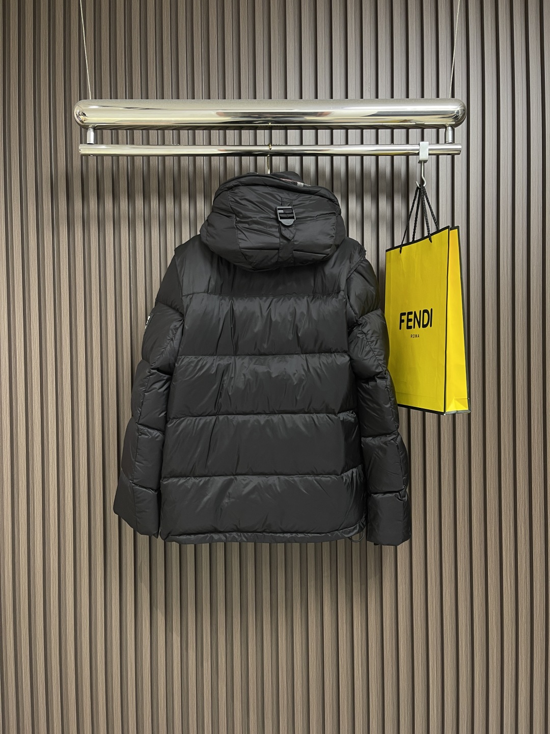 🛒🛒Burberry 可拆式衣袖连帽羽绒服，复古格纹内衬的高领与连帽 可拆袖变马甲造型 上身效果超级棒 
