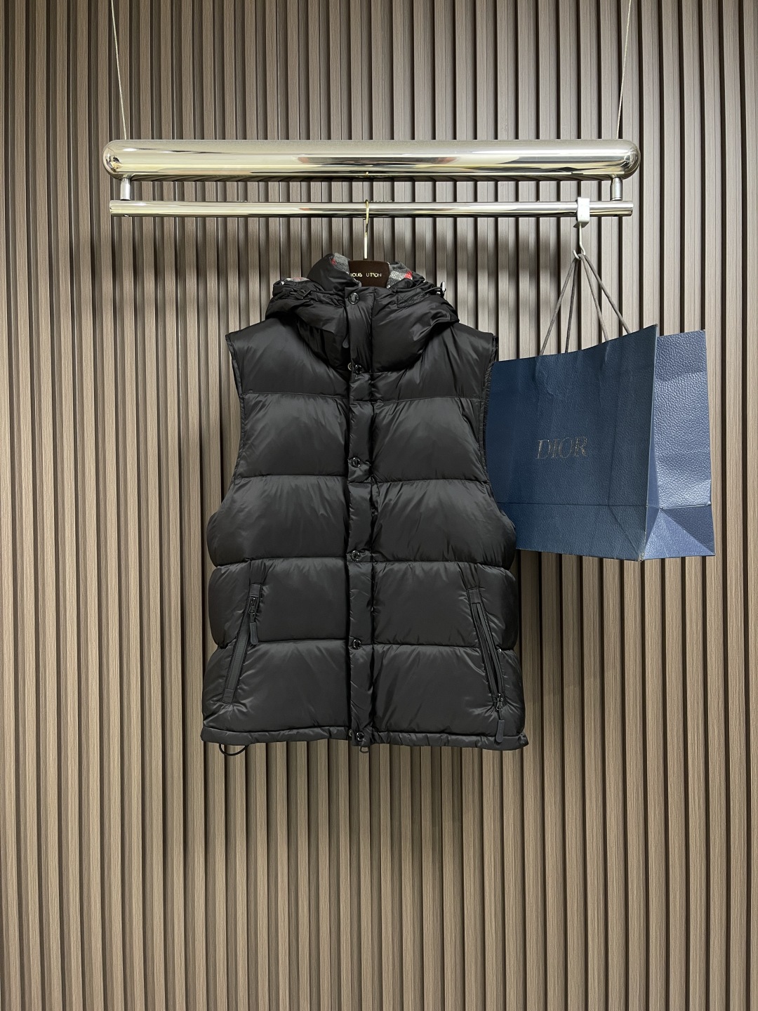 🛒🛒Burberry 可拆式衣袖连帽羽绒服，复古格纹内衬的高领与连帽 可拆袖变马甲造型 上身效果超级棒 