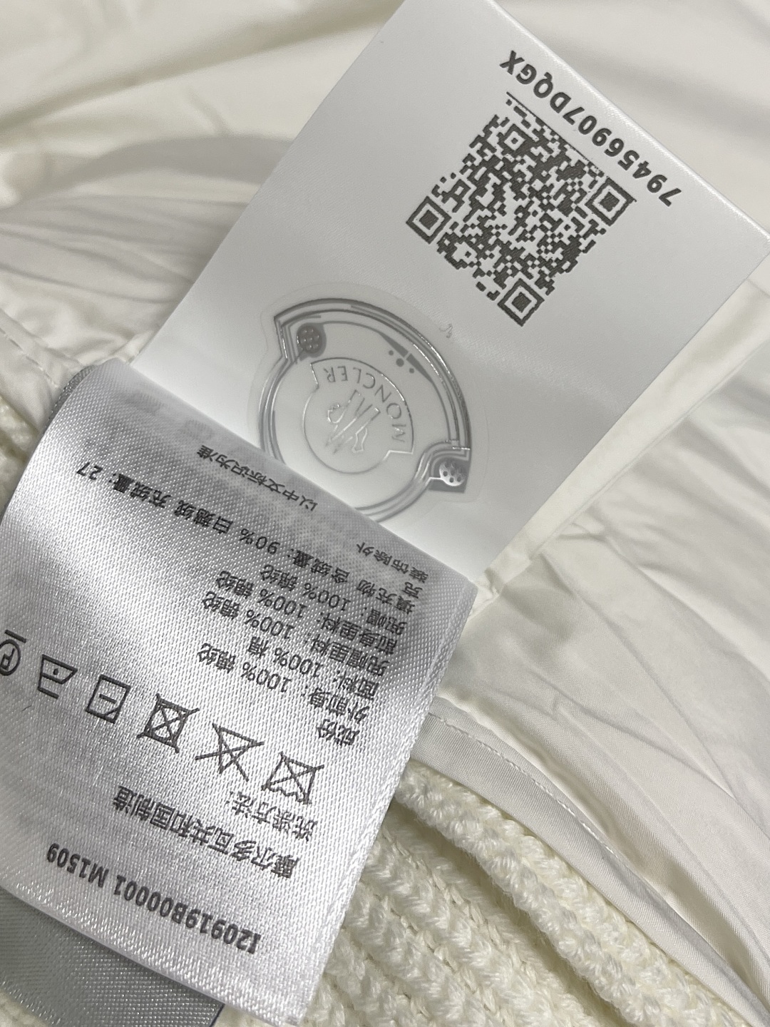 🛒🛒Moncler 新款Cardigan立领拼接羽绒服针织外套，使用高品质的棉质材料和优质的白鸭绒填充物