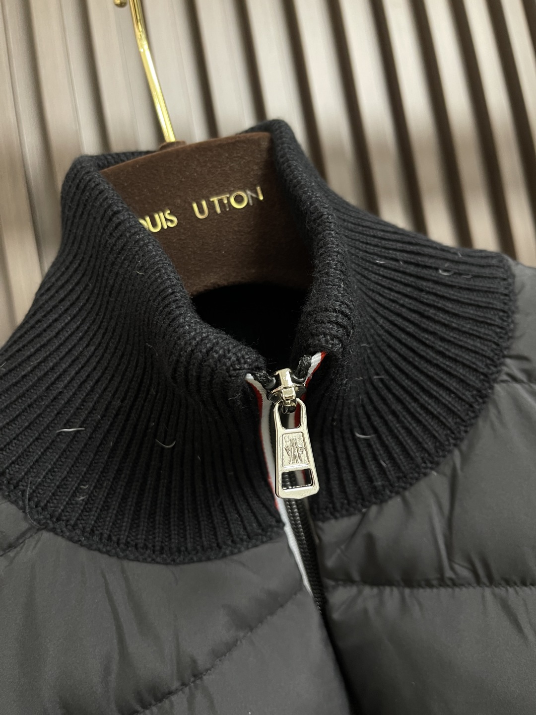 🛒🛒Moncler 新款Cardigan立领拼接羽绒服针织外套，使用高品质的棉质材料和优质的白鸭绒填充物