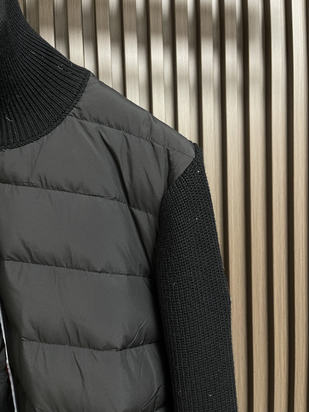 🛒🛒Moncler 新款Cardigan立领拼接羽绒服针织外套，使用高品质的棉质材料和优质的白鸭绒填充物