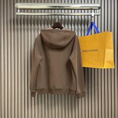 🛒🛒lP🆕 LoroPiana 2025SS早秋经典百搭男士连帽外套 胸口精致刺绣logo点缀 经典而不 🛒🛒lP🆕 LoroPiana 2025SS早秋经典百搭男士连帽外套 胸口精致刺绣logo点缀 经典而不