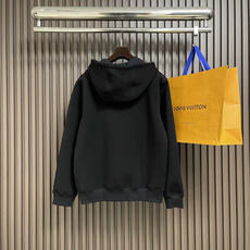 🛒🛒lP🆕 LoroPiana 2025SS早秋经典百搭男士连帽外套 胸口精致刺绣logo点缀 经典而不 🛒🛒lP🆕 LoroPiana 2025SS早秋经典百搭男士连帽外套 胸口精致刺绣logo点缀 经典而不