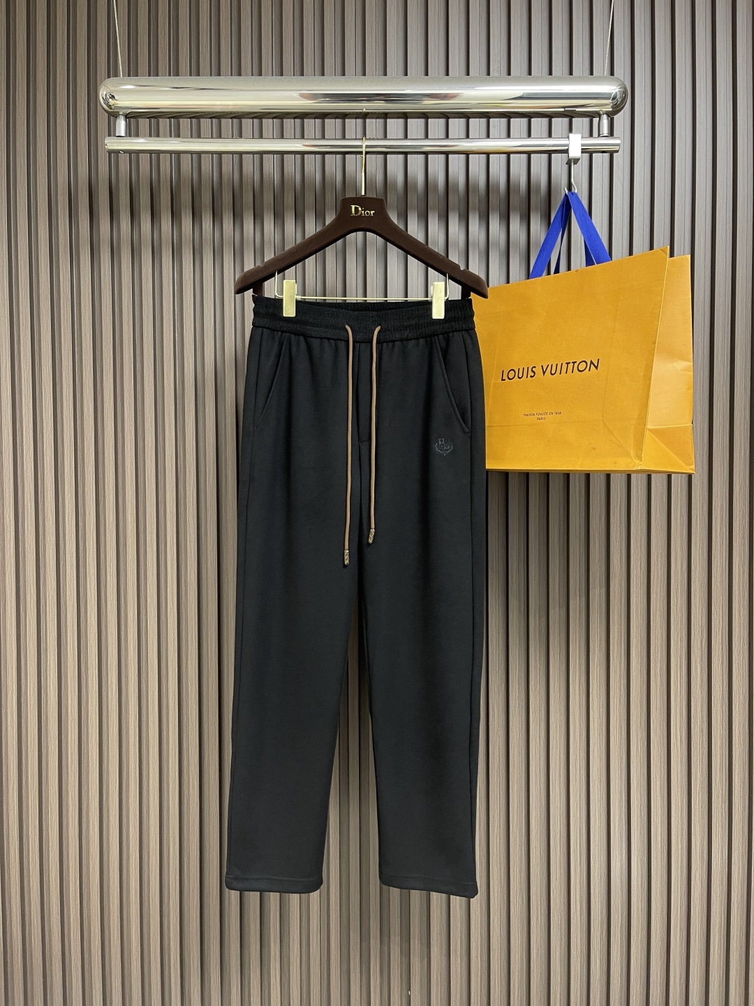 NO:525757,Correct the new early spring hoodie casual pants, custom-made blended fabric, soft and comfortable, high-end warmth, and the pants are comfortable and inclusive!  All-match, casual first choice. Size M-3XL, loro piana, loro piana, alexander wang19860909更正 loropiana lp 早春新款卫裤休闲裤,定制混纺面料软糯舒集高级感温暖度于一体,裤型舒适包容性极强！百搭,休闲首选.尺码M-3XL,,loro piana,loro piana,alexander wang,Men's clothing