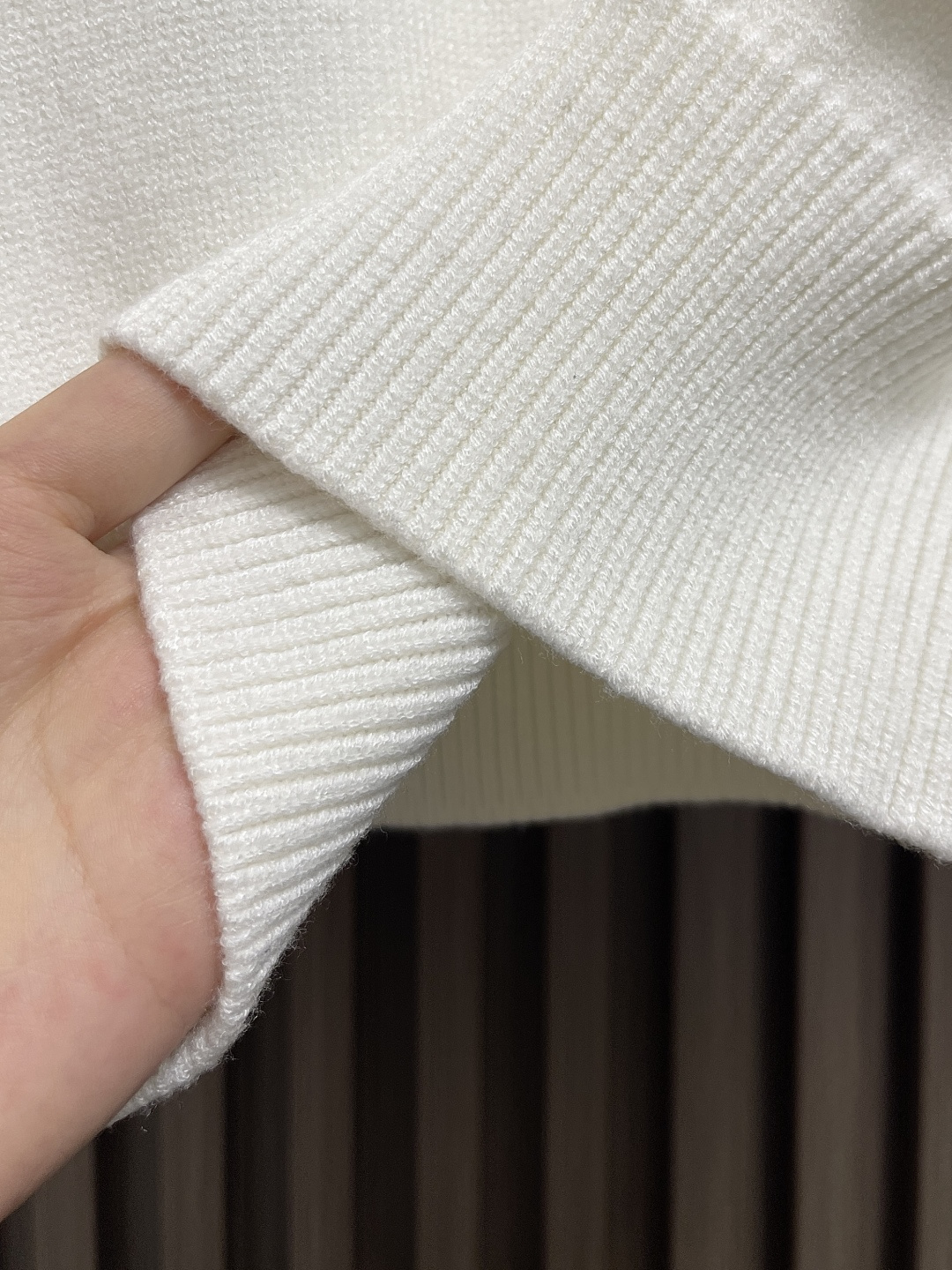 🛒🛒Thom Browne TB新款圆领菱形针织毛衣，经典四条纹袖口设计，菱形编织纹理立体有型，袖口白色
