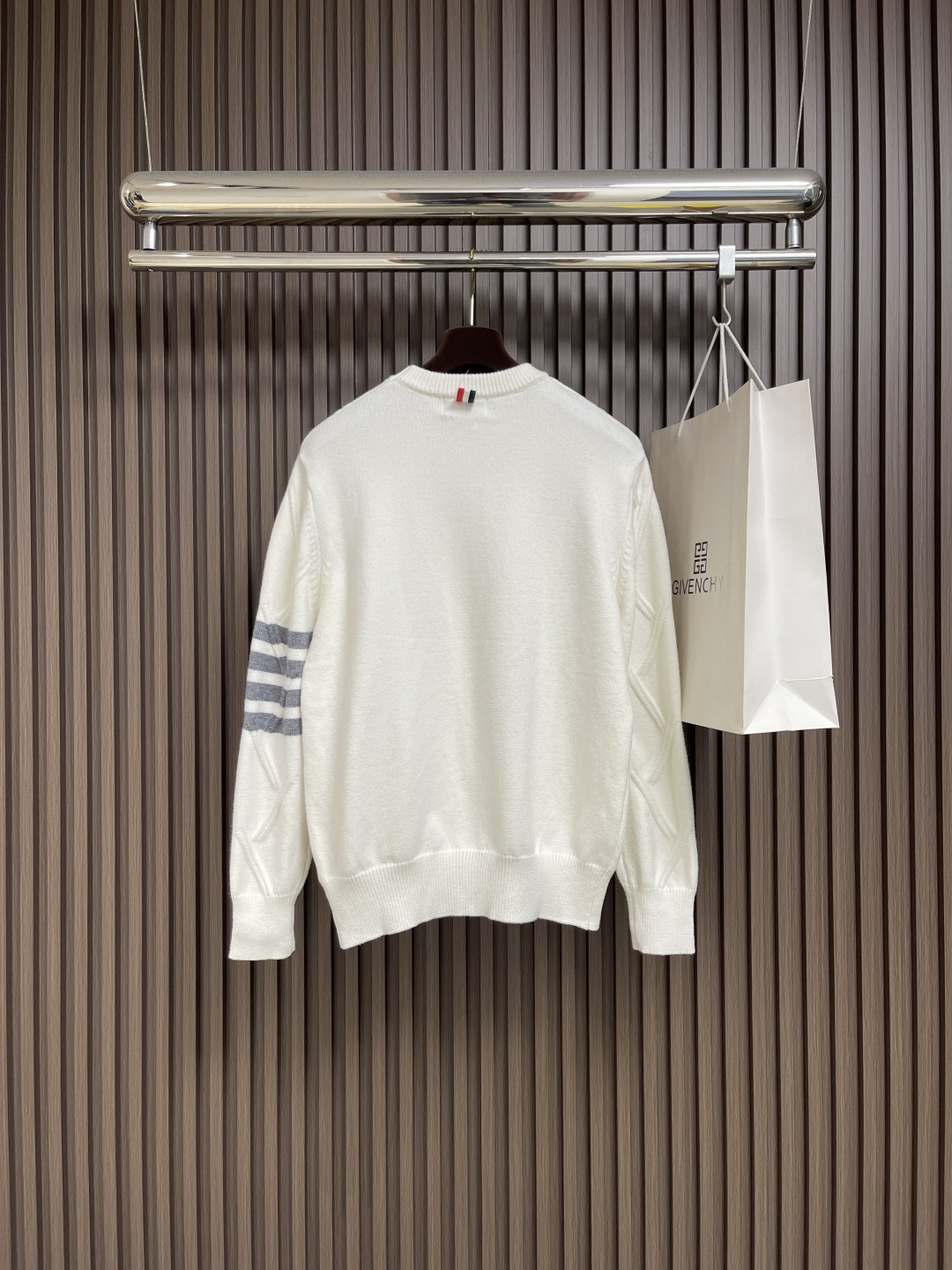 🛒🛒Thom Browne TB新款圆领菱形针织毛衣，经典四条纹袖口设计，菱形编织纹理立体有型，袖口白色