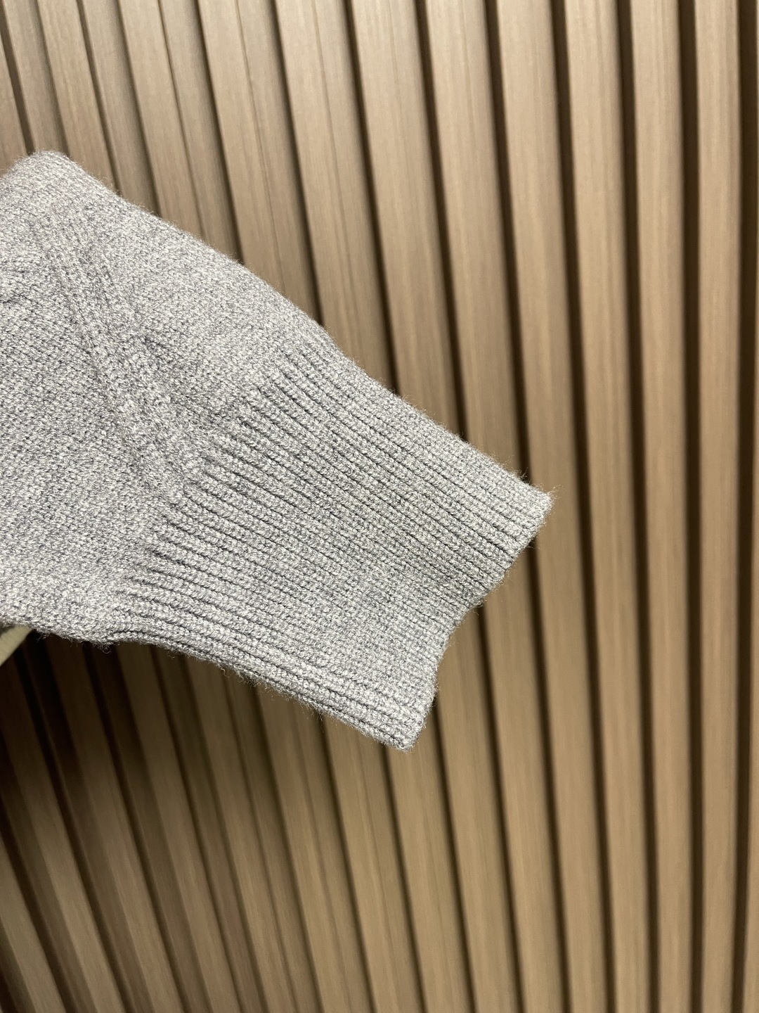 🛒🛒Thom Browne TB新款圆领菱形针织毛衣，经典四条纹袖口设计，菱形编织纹理立体有型，袖口白色