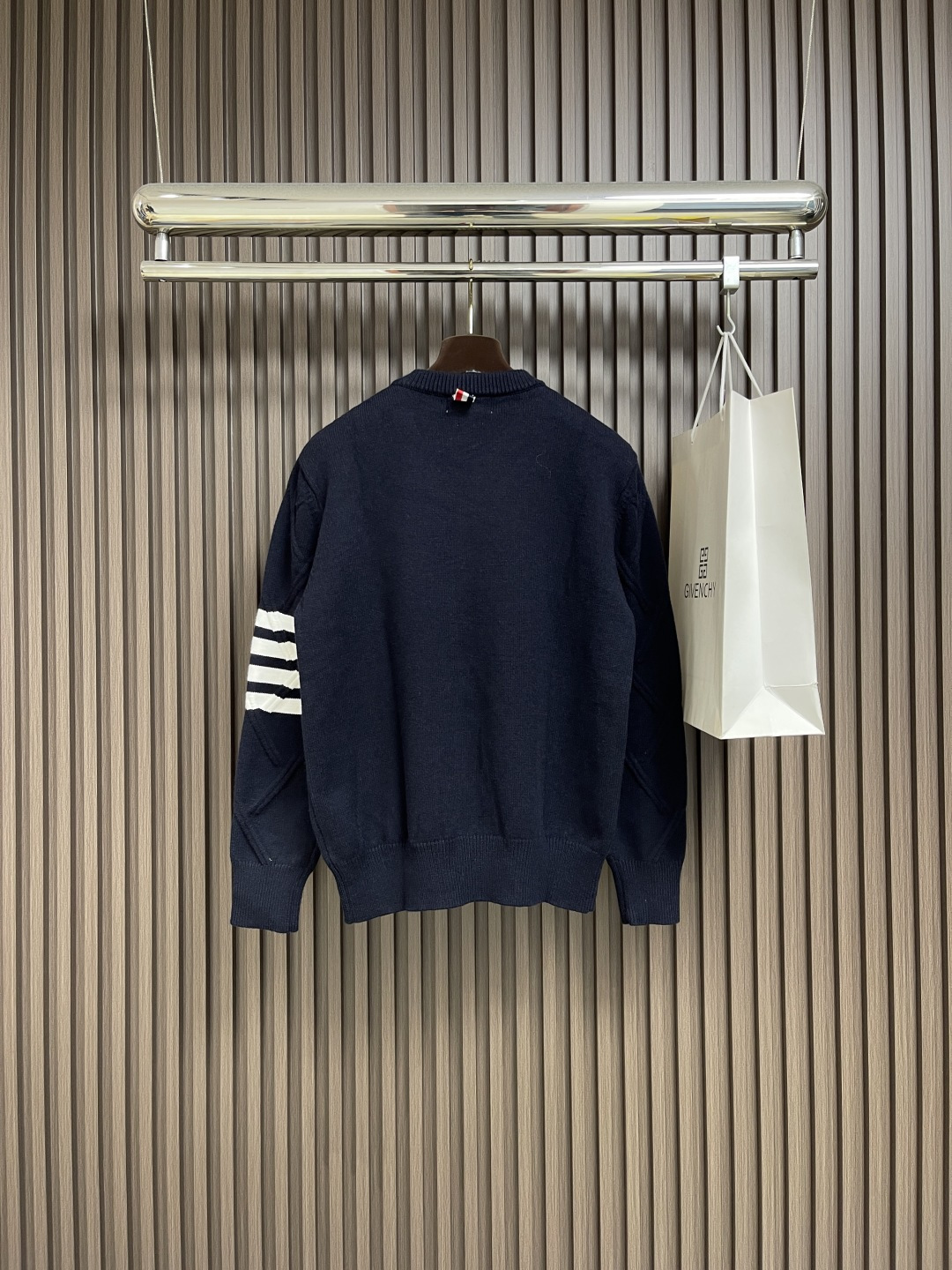 🛒🛒Thom Browne TB新款圆领菱形针织毛衣，经典四条纹袖口设计，菱形编织纹理立体有型，袖口白色