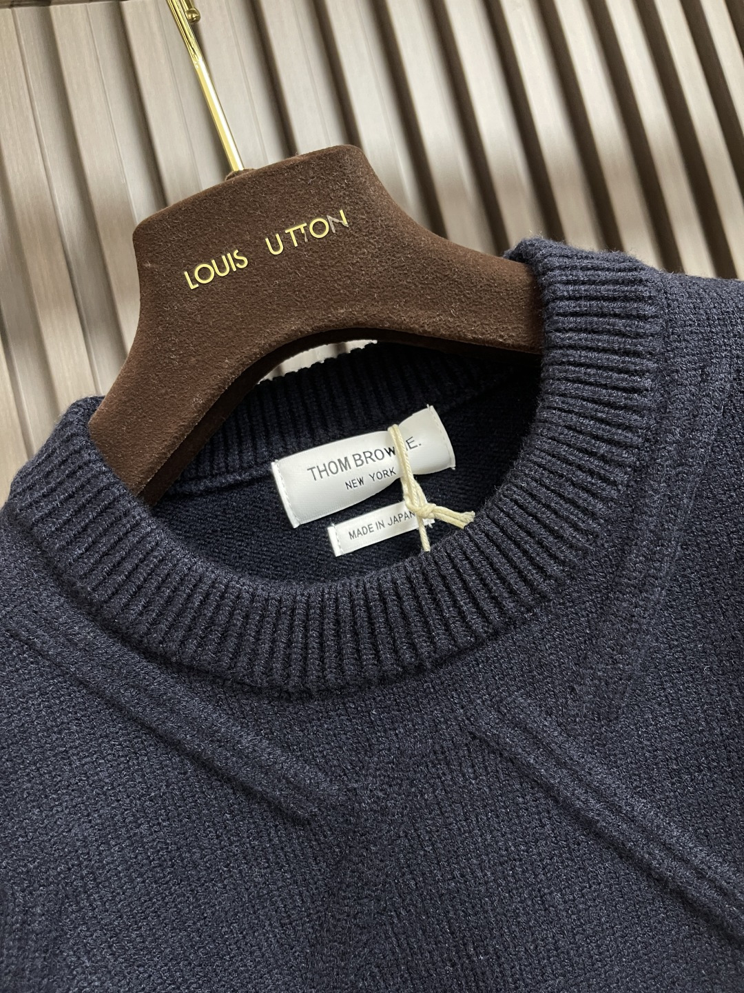 🛒🛒Thom Browne TB新款圆领菱形针织毛衣，经典四条纹袖口设计，菱形编织纹理立体有型，袖口白色