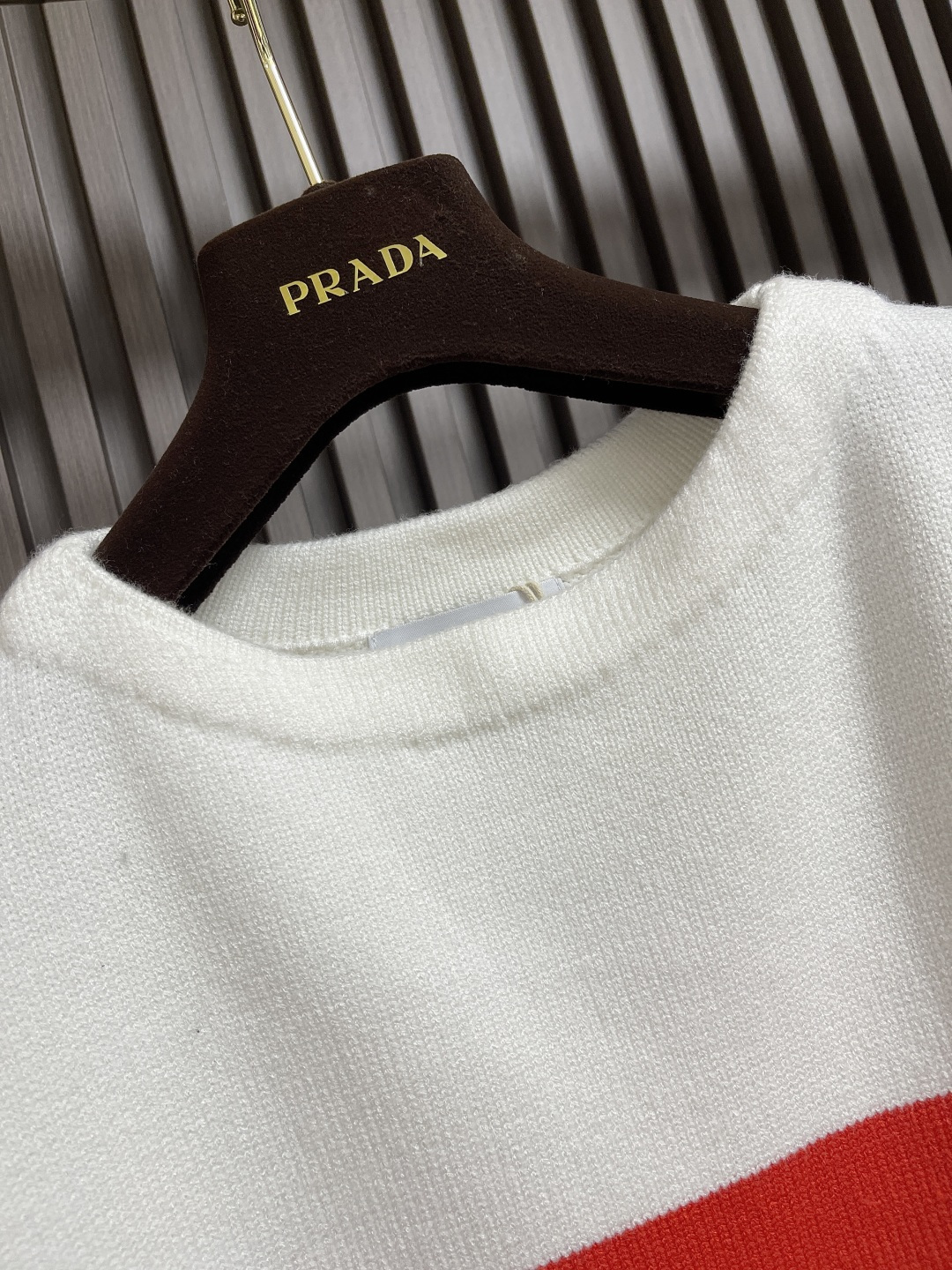 🛒🛒Thom Browne TB新款条纹针织衫，红白拼色和蓝白拼色两款，经典四条杠设计，袖口纽扣装饰，下