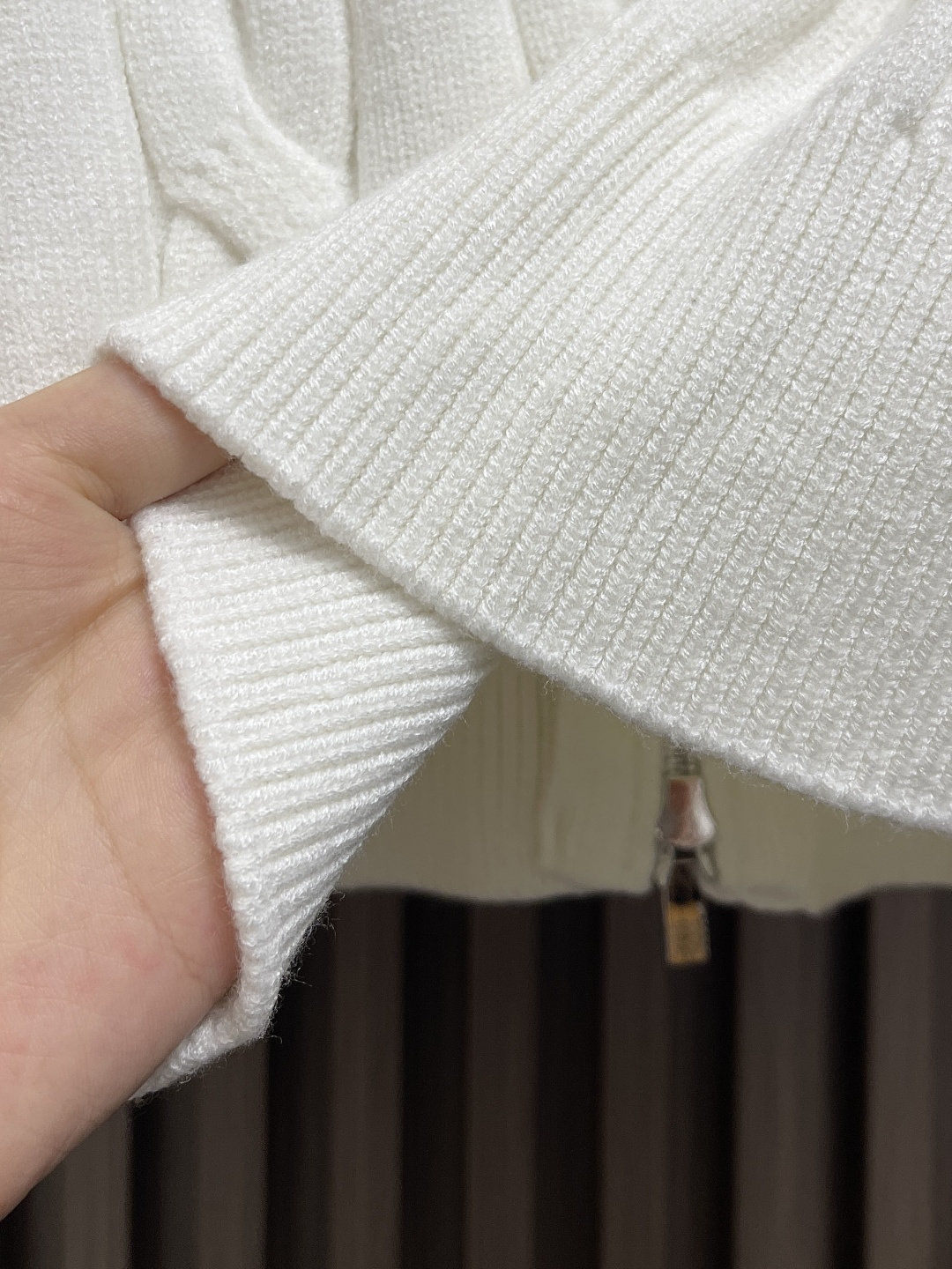 🛒🛒Thom Browne TB新款麻花拉链开衫，采用优质麻花针织面料，精致的编织纹理，袖子经典四条杠设