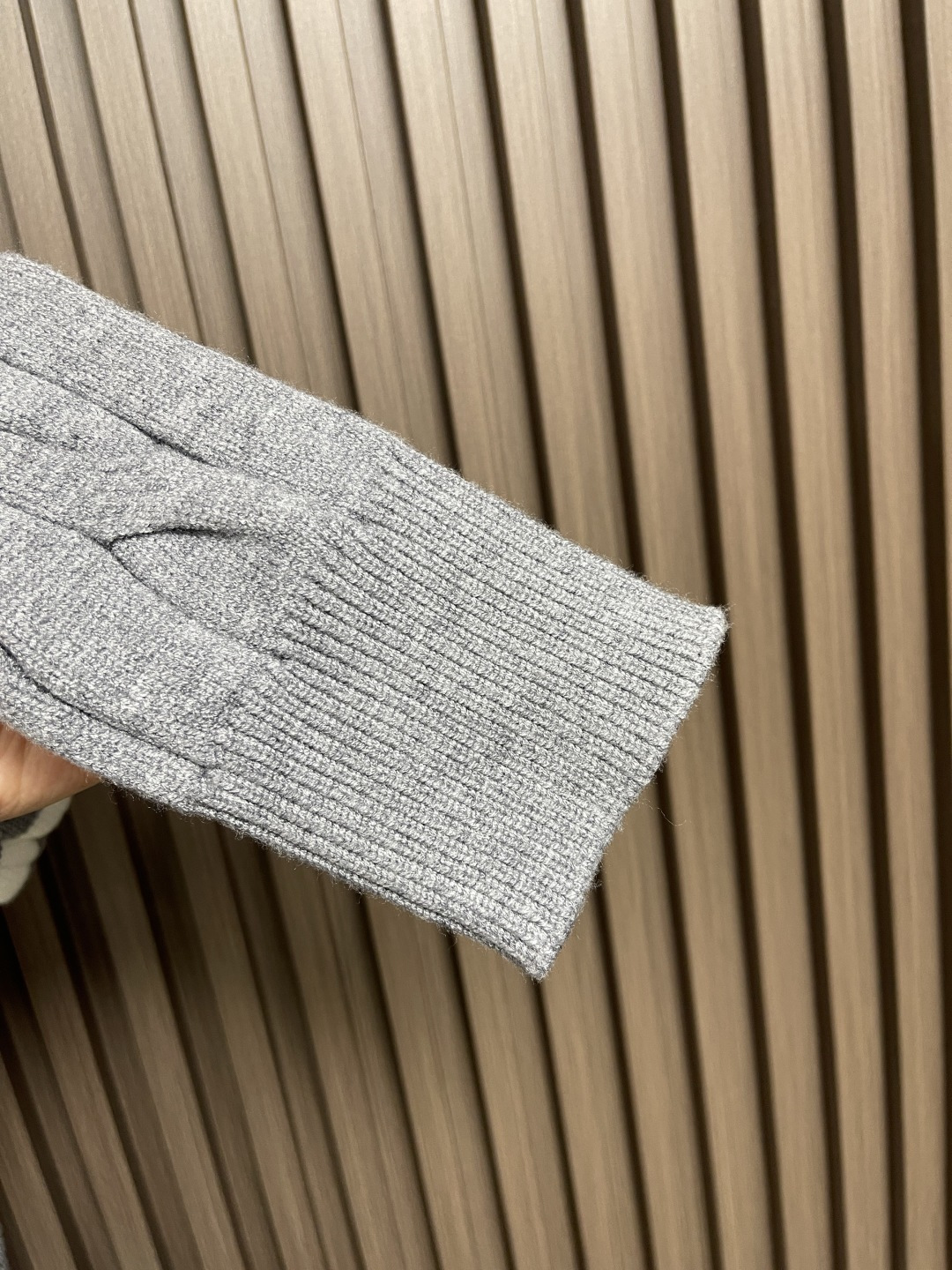 🛒🛒Thom Browne TB新款麻花拉链开衫，采用优质麻花针织面料，精致的编织纹理，袖子经典四条杠设