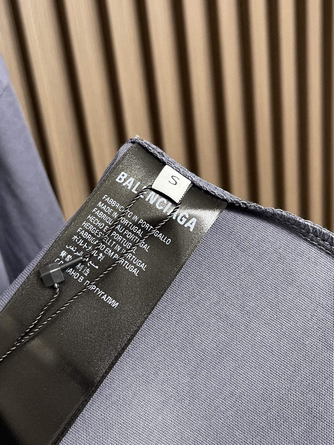 🛒🛒Balenciaga 油墨做旧刺绣短袖T恤，采用纯棉面料，衣身涂鸦喷漆做旧处理，进口机刺绣。整体走线