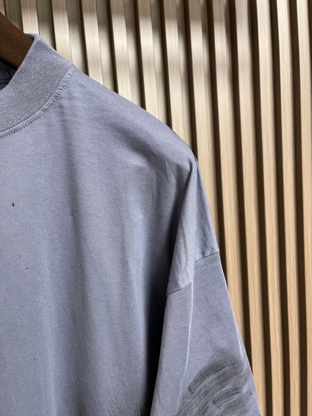 🛒🛒Balenciaga 油墨做旧刺绣短袖T恤，采用纯棉面料，衣身涂鸦喷漆做旧处理，进口机刺绣。整体走线