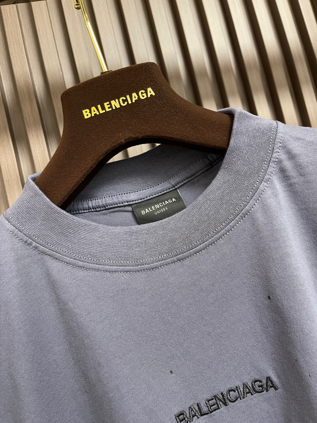 🛒🛒Balenciaga 油墨做旧刺绣短袖T恤，采用纯棉面料，衣身涂鸦喷漆做旧处理，进口机刺绣。整体走线