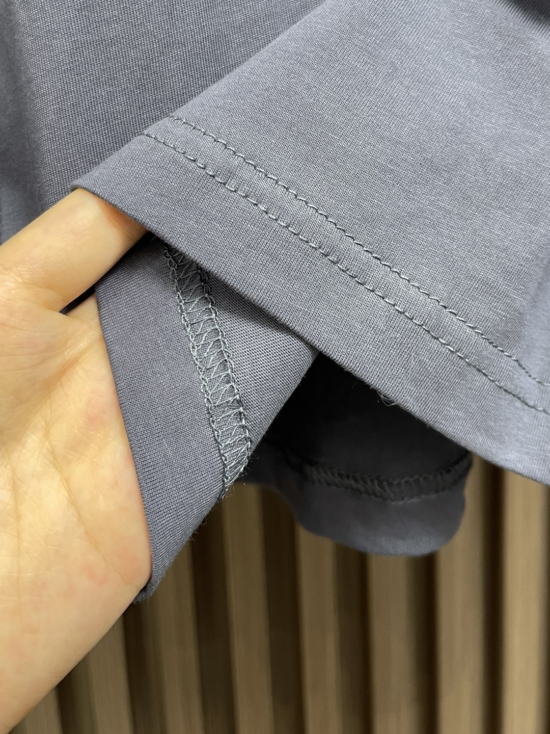 🛒🛒Balenciaga 油墨做旧刺绣短袖T恤，采用纯棉面料，衣身涂鸦喷漆做旧处理，进口机刺绣。整体走线