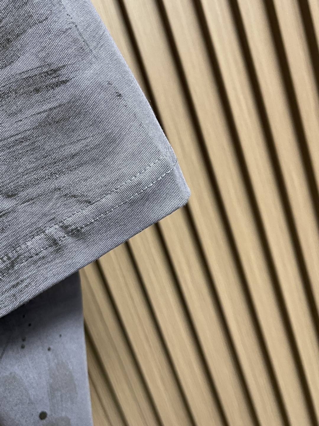 🛒🛒Balenciaga 油墨做旧刺绣短袖T恤，采用纯棉面料，衣身涂鸦喷漆做旧处理，进口机刺绣。整体走线