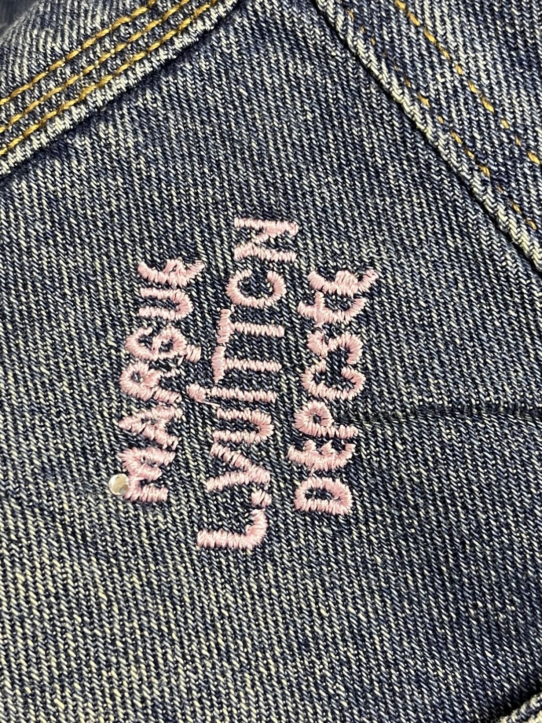 🛒🛒LV 2025FW 手工樱花水钻刺绣牛仔短裤，由意大利进口高密度器械编织，纹路清晰，定制丹宁粗斜纹布