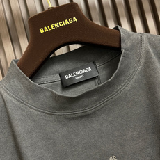 🛒🛒Balenciaga 字母logo标识短袖T恤,定织定染纯棉精梳棉面料 手感柔软舒适 袖口以及下摆采 🛒🛒Balenciaga 字母logo标识短袖T恤,定织定染纯棉精梳棉面料 手感柔软舒适 袖口以及下摆采