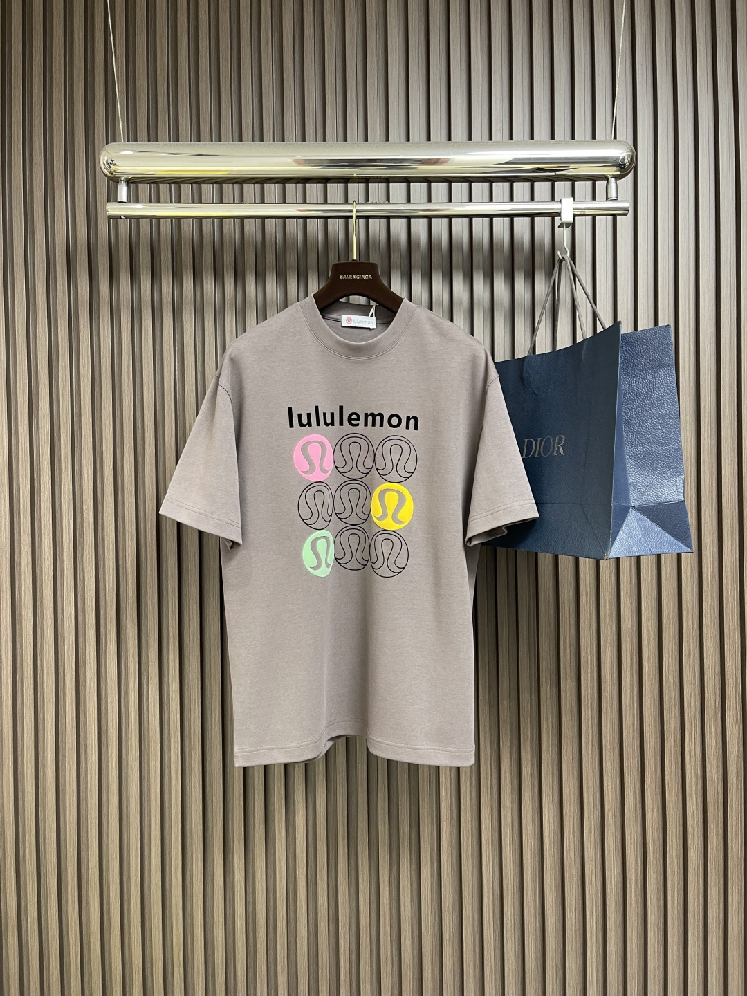 NO:525738,lululemon new printed round neck T-shirt!  320g high gram weight 32 double yarn pure cotton fabric, wide version, and print pattern with full design, the same style as men and women, versatile and easy to wear. Size M-XXL, tees, t-shirt, alexander wang19860909lululemon 新款印花圆领t恤！320克高克重32双纱纯棉面料,版型阔版,图案都做了印花图案设计感十足,男女同款 百搭又好穿.尺码M-XXL,,tees，t-shirt,alexander wang,Men's clothing