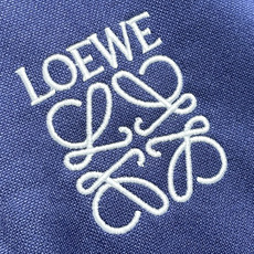 上衣🛒🛒 LOEWE 罗纹高领刺绣织带夹克外套长裤套装,采用40支真丝光双面定制面料,由进口织布机高密度 上衣🛒🛒 LOEWE 罗纹高领刺绣织带夹克外套长裤套装,采用40支真丝光双面定制面料,由进口织布机高密度