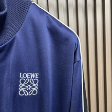 上衣🛒🛒 LOEWE 罗纹高领刺绣织带夹克外套长裤套装,采用40支真丝光双面定制面料,由进口织布机高密度 上衣🛒🛒 LOEWE 罗纹高领刺绣织带夹克外套长裤套装,采用40支真丝光双面定制面料,由进口织布机高密度