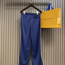 裤子🛒🛒LOEWE 罗纹高领刺绣织带夹克外套长裤套装,采用40支真丝光双面定制面料,由进口织布机高密度织 裤子🛒🛒LOEWE 罗纹高领刺绣织带夹克外套长裤套装,采用40支真丝光双面定制面料,由进口织布机高密度织