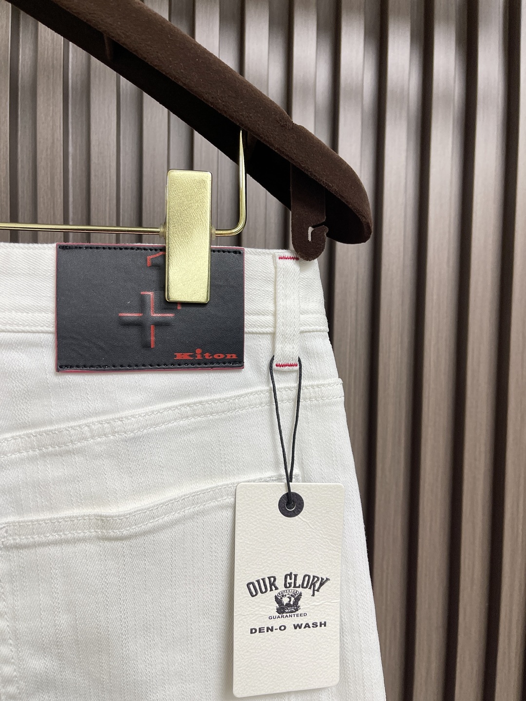 🛒🛒Kiton 2025SS秋季新款男士直筒牛仔裤，棉质牛仔面料打造质地柔软又不失筋骨，手感干爽有韧性 