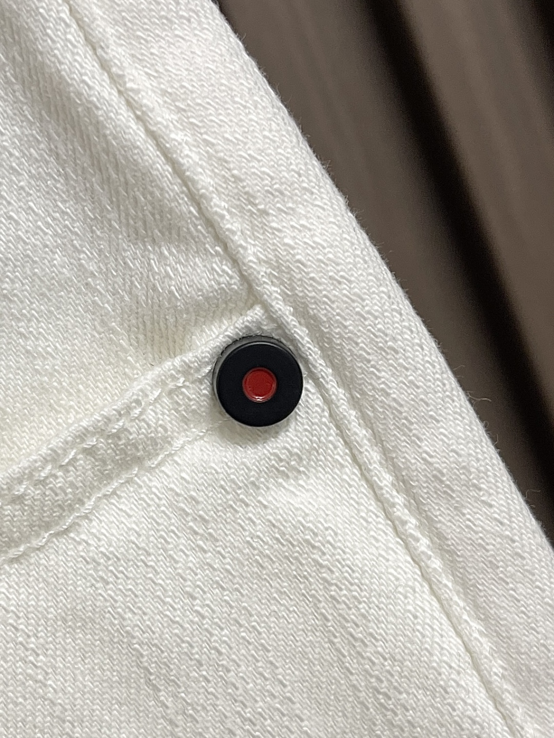 🛒🛒Kiton 2025SS秋季新款男士直筒牛仔裤，棉质牛仔面料打造质地柔软又不失筋骨，手感干爽有韧性 
