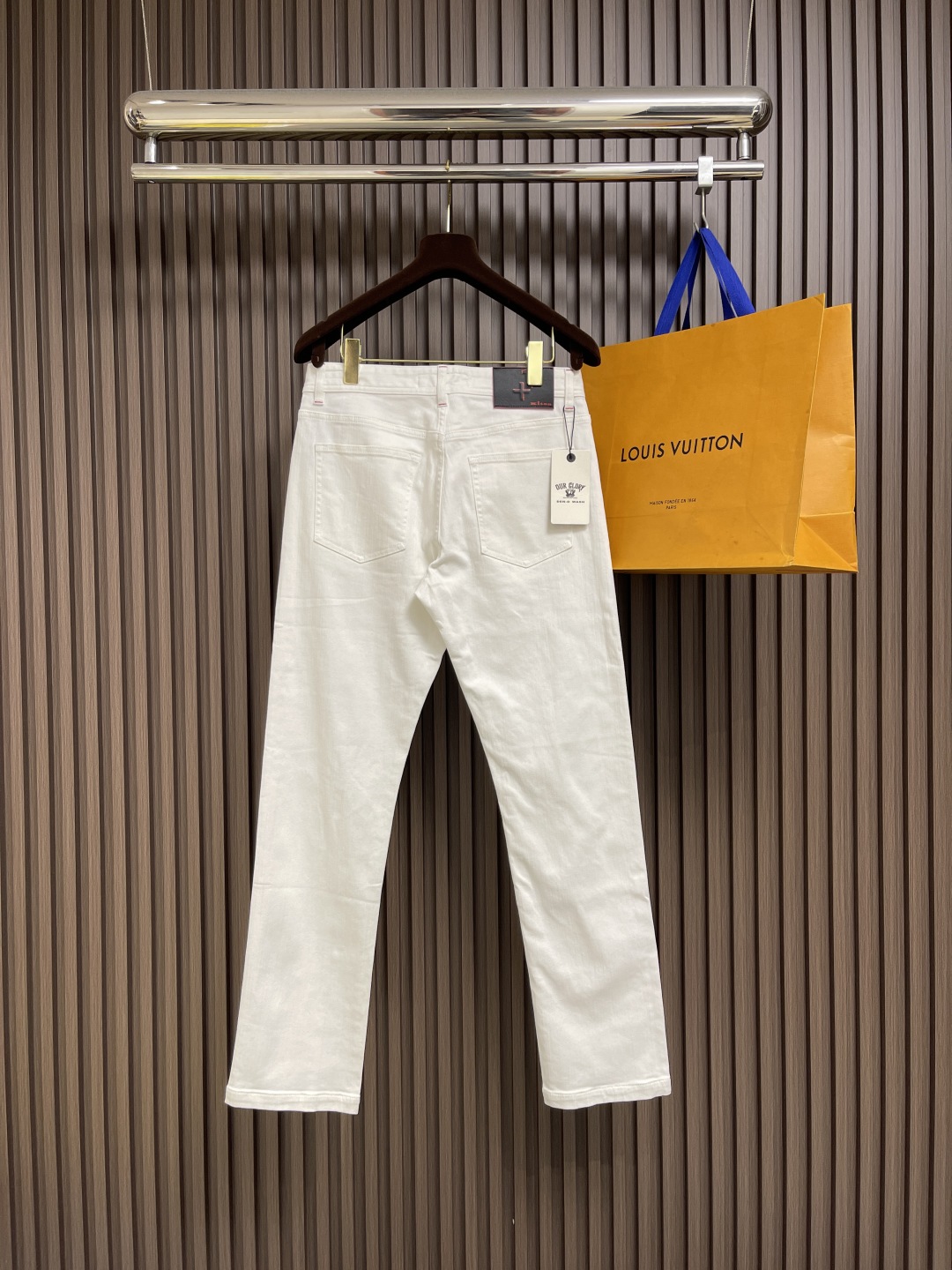 🛒🛒Kiton 2025SS秋季新款男士直筒牛仔裤，棉质牛仔面料打造质地柔软又不失筋骨，手感干爽有韧性 