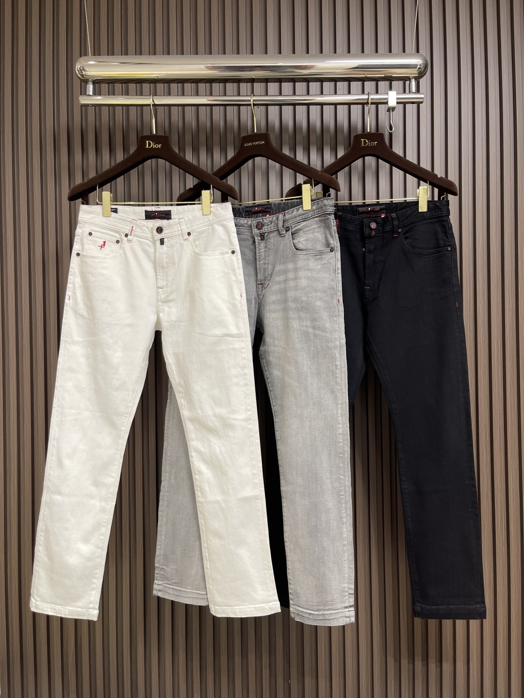 🛒🛒Kiton 2025SS秋季新款男士直筒牛仔裤，棉质牛仔面料打造质地柔软又不失筋骨，手感干爽有韧性 