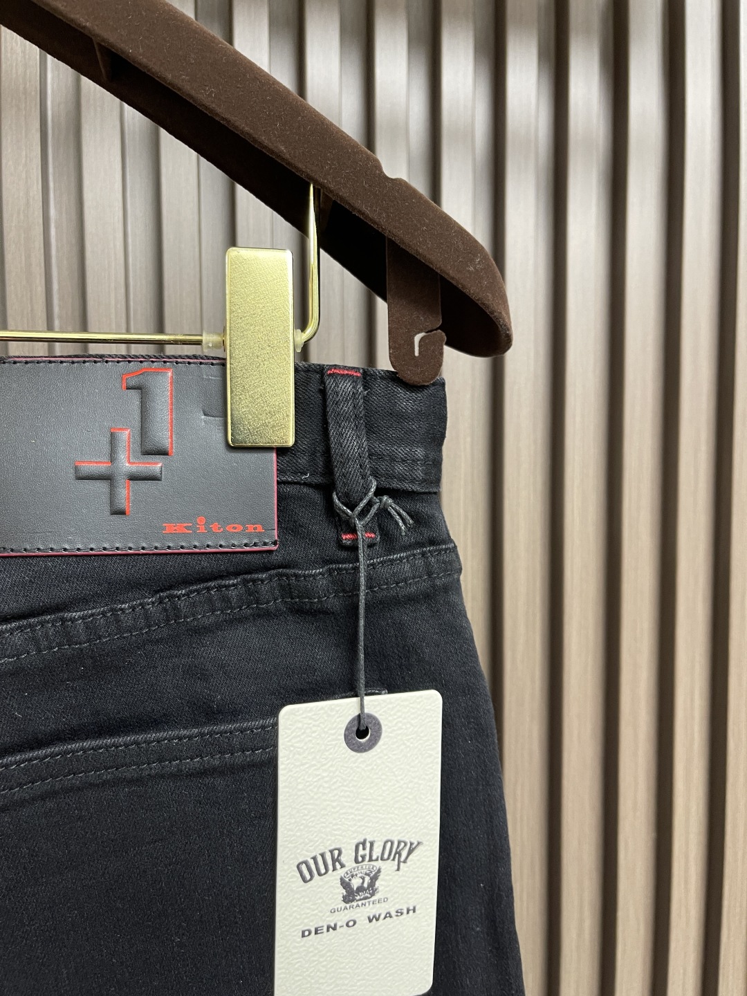 🛒🛒Kiton 2025SS秋季新款男士直筒牛仔裤，棉质牛仔面料打造质地柔软又不失筋骨，手感干爽有韧性 