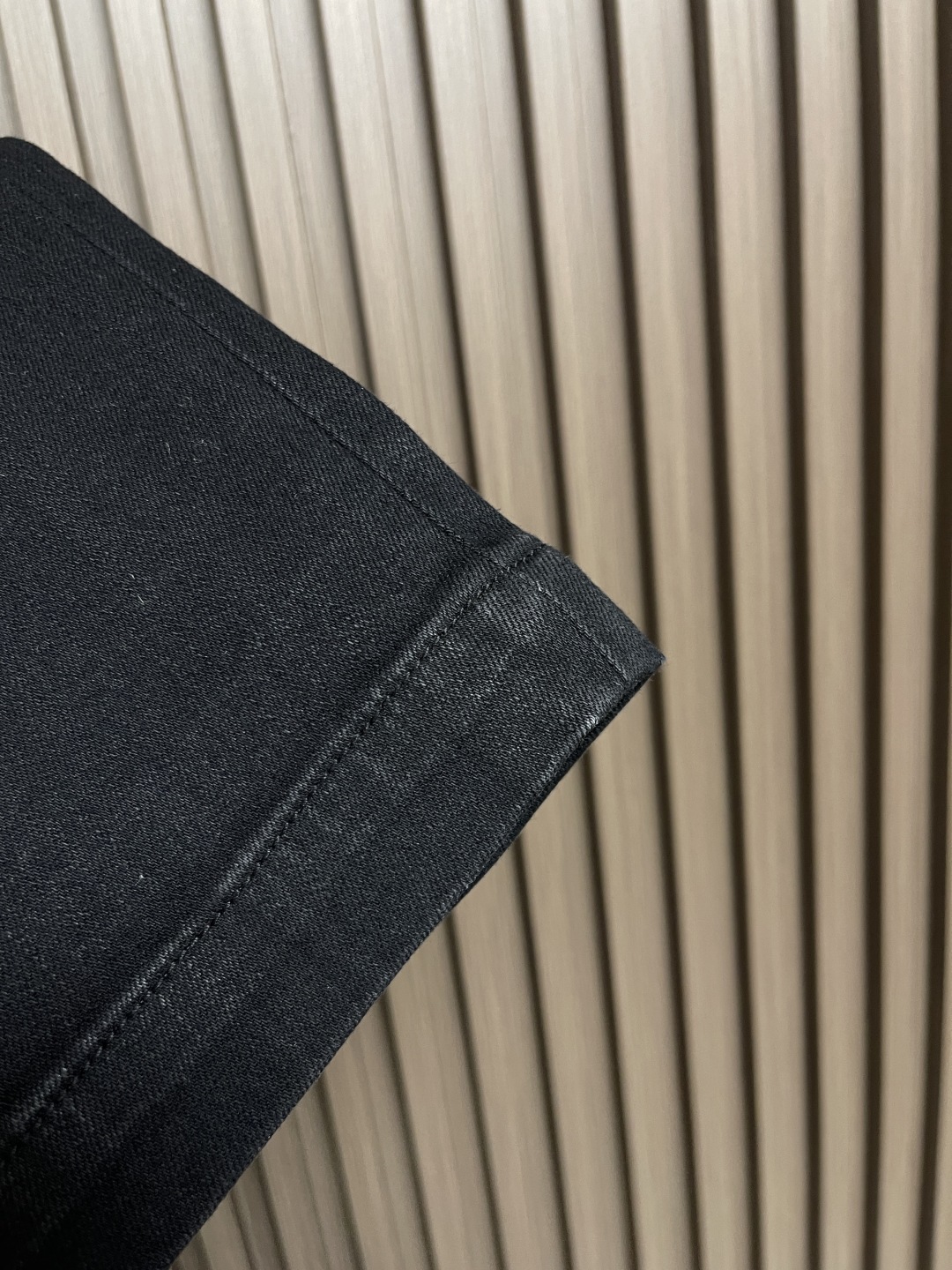 🛒🛒Kiton 2025SS秋季新款男士直筒牛仔裤，棉质牛仔面料打造质地柔软又不失筋骨，手感干爽有韧性 